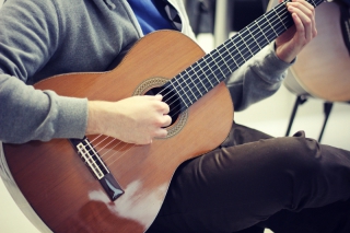 Gitarová akadémia / bezplatné lekcie gitary / Moderná gitarová škola
