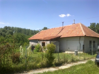 predam dom v obci Černík