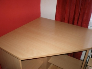 Rohový počítačový stôl