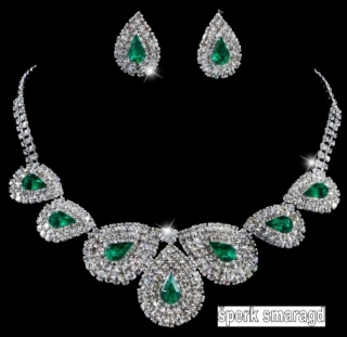 krásny šperk set- náhrdelník a náušnice smaragd