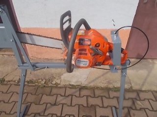 Stojan na rezanie dreva-cirkular z motorovej pily