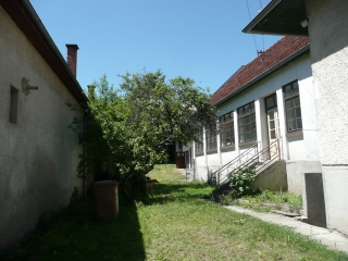 Rodinný dom v obci Zvolenská  Slatina s veľkým dvorom, humnom a záhradou.