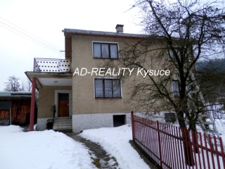 Udržiavaný dvojpodlažný rodinný dom v Nesluši