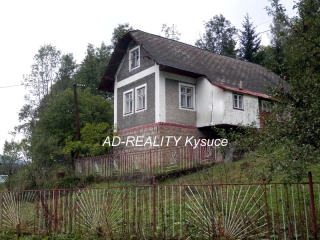Murovaná vidiecka chalupa s veľkým pozemkom - Zákopčie