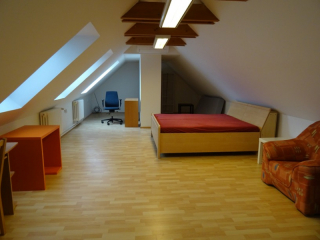 Prenájom veľkého 4-izbového bytu v Bratislave I