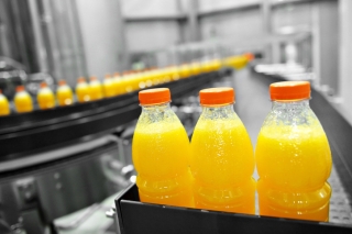 VÝROBA, BALENIE SMOOTHIE NÁPOJOV A DŽUSOV – DODEWAARD – HOLANDSKO